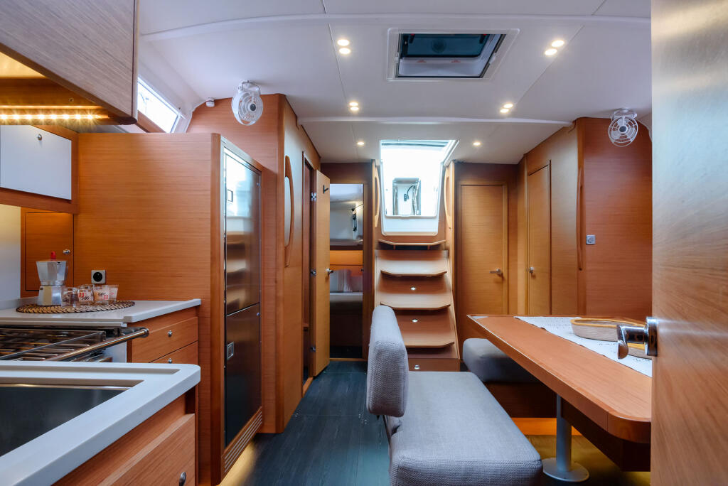 Dufour 470 Dione