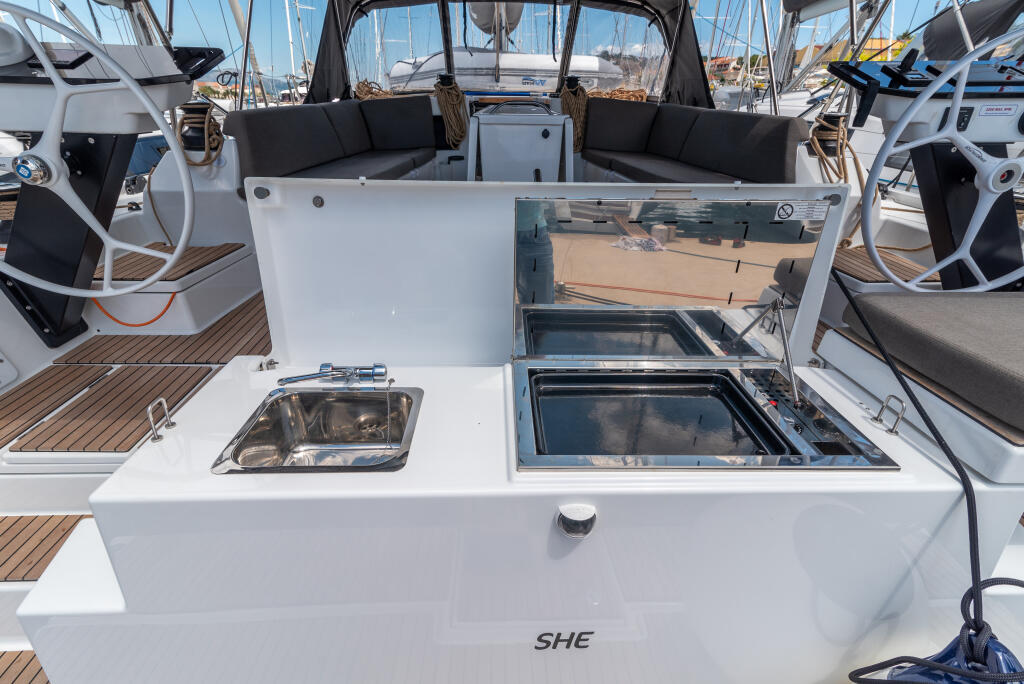 Dufour 470 She
