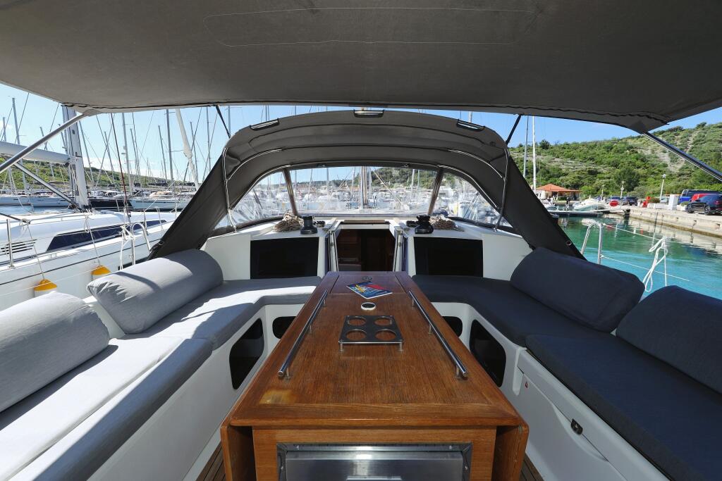 Dufour 520 GL Lateja