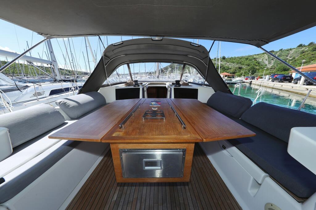 Dufour 520 GL Lateja