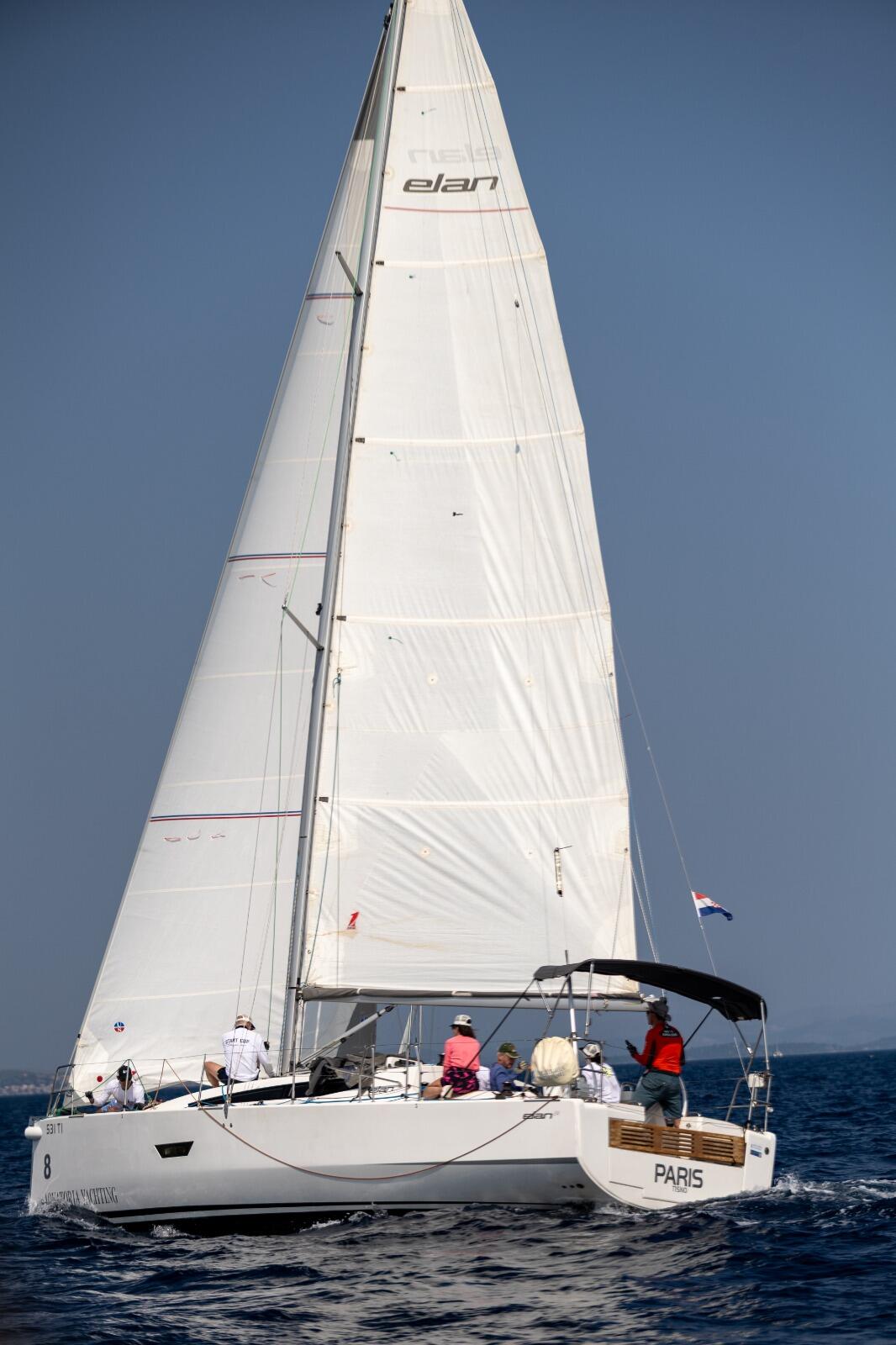 Elan E4 Paris