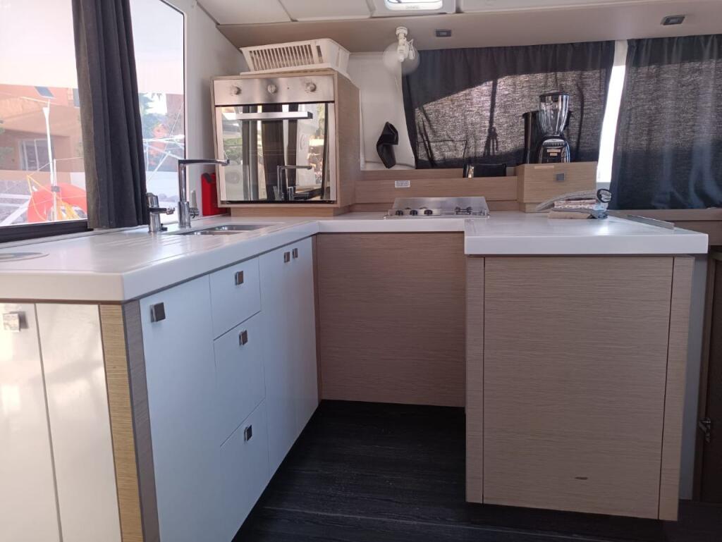 Fountaine Pajot Astrea 42 BELLA BARCA 
