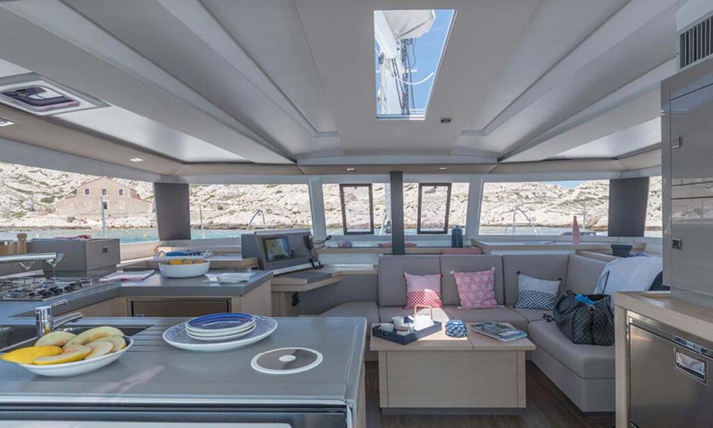 Fountaine Pajot Astrea 42 Follow the Sun