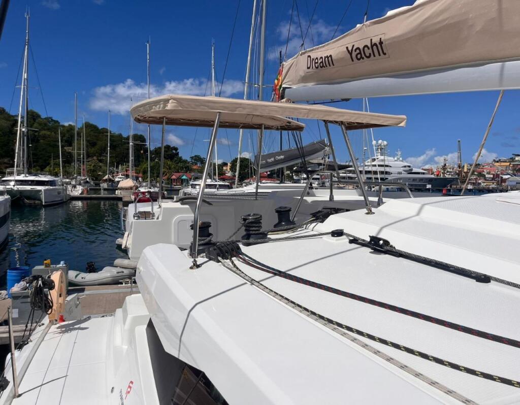 Fountaine Pajot Astrea 42 VENT D'ARGUIN