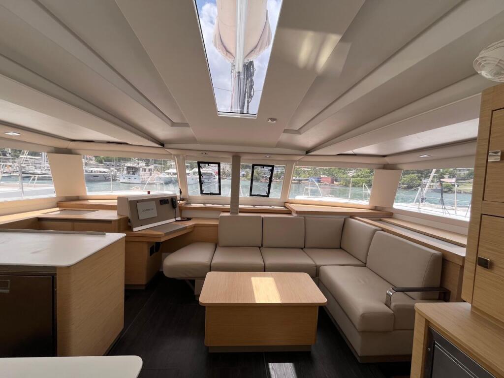 Fountaine Pajot Astrea 42 VENT D'ARGUIN