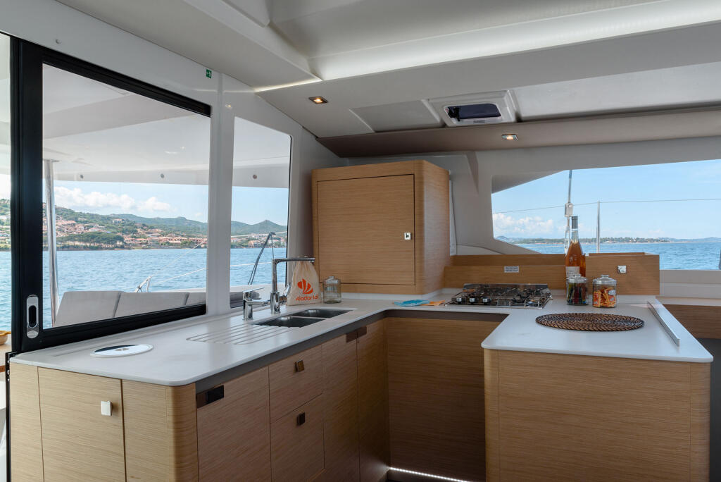 Fountaine Pajot Astrea 42 Agitation