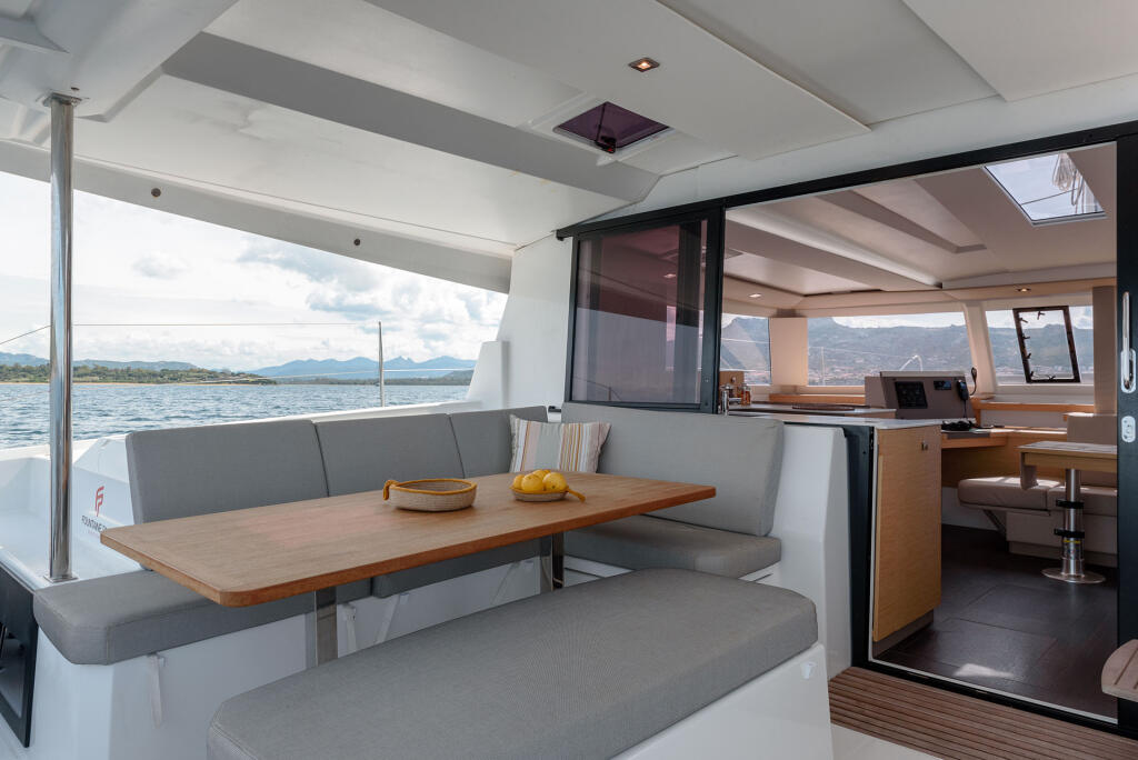 Fountaine Pajot Astrea 42 Agitation