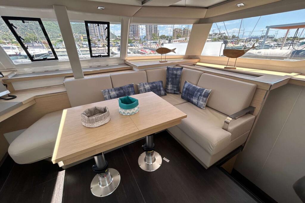 Fountaine Pajot Astrea 42 Deutz