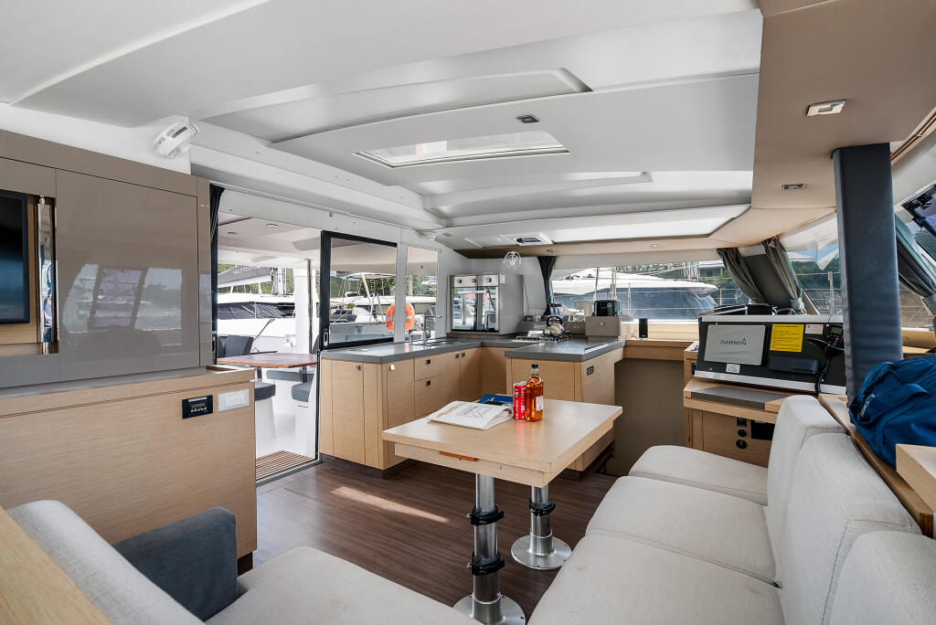 Fountaine Pajot Astrea 42 Brown Eyed Girl