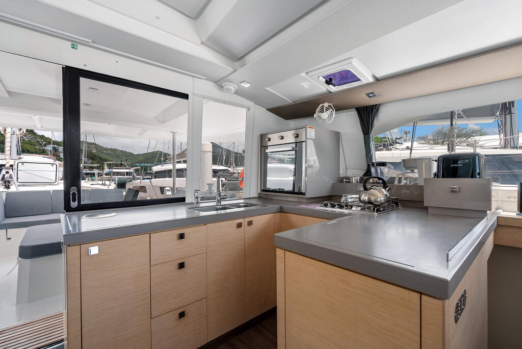 Fountaine Pajot Astrea 42 Brown Eyed Girl