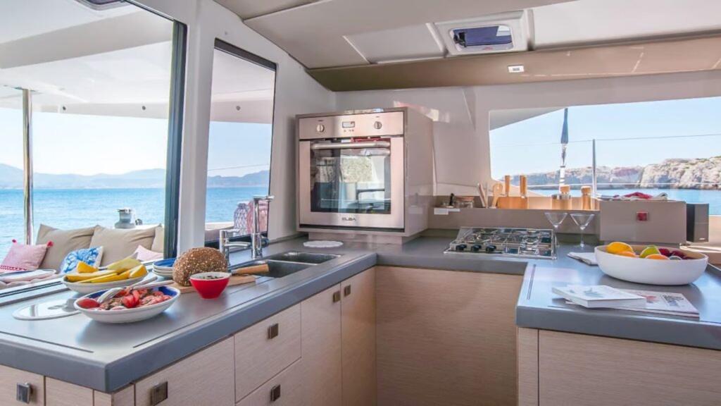 Fountaine Pajot Astrea 42 Satellite