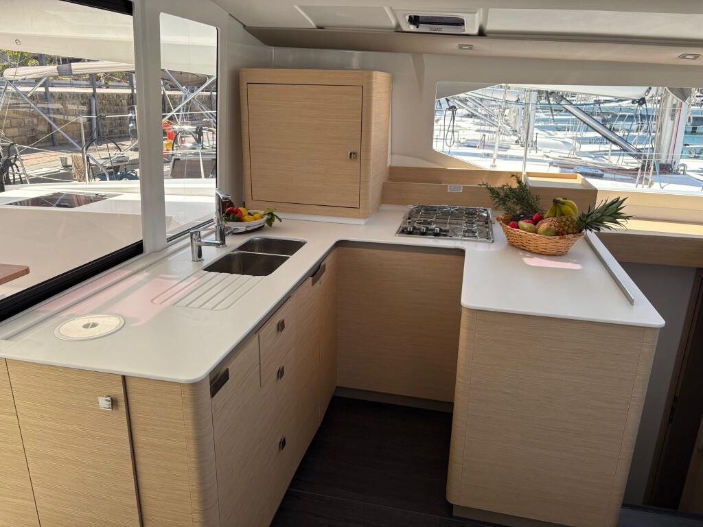 Fountaine Pajot Astrea 42 Harley Quinn