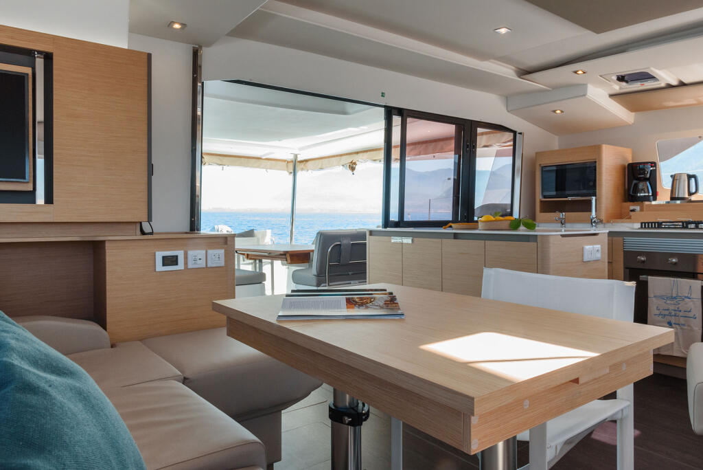 Fountaine Pajot Aura 51 Celestia