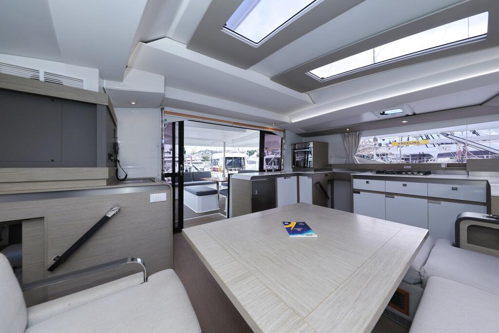 Fountaine Pajot Elba 45 Sun Office