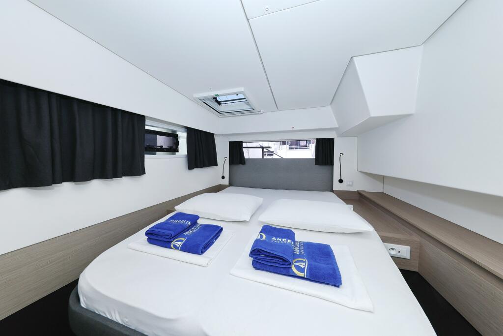 Fountaine Pajot Elba 45 Sun Office