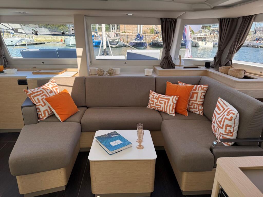 Fountaine Pajot FP 44 Maestro Raven