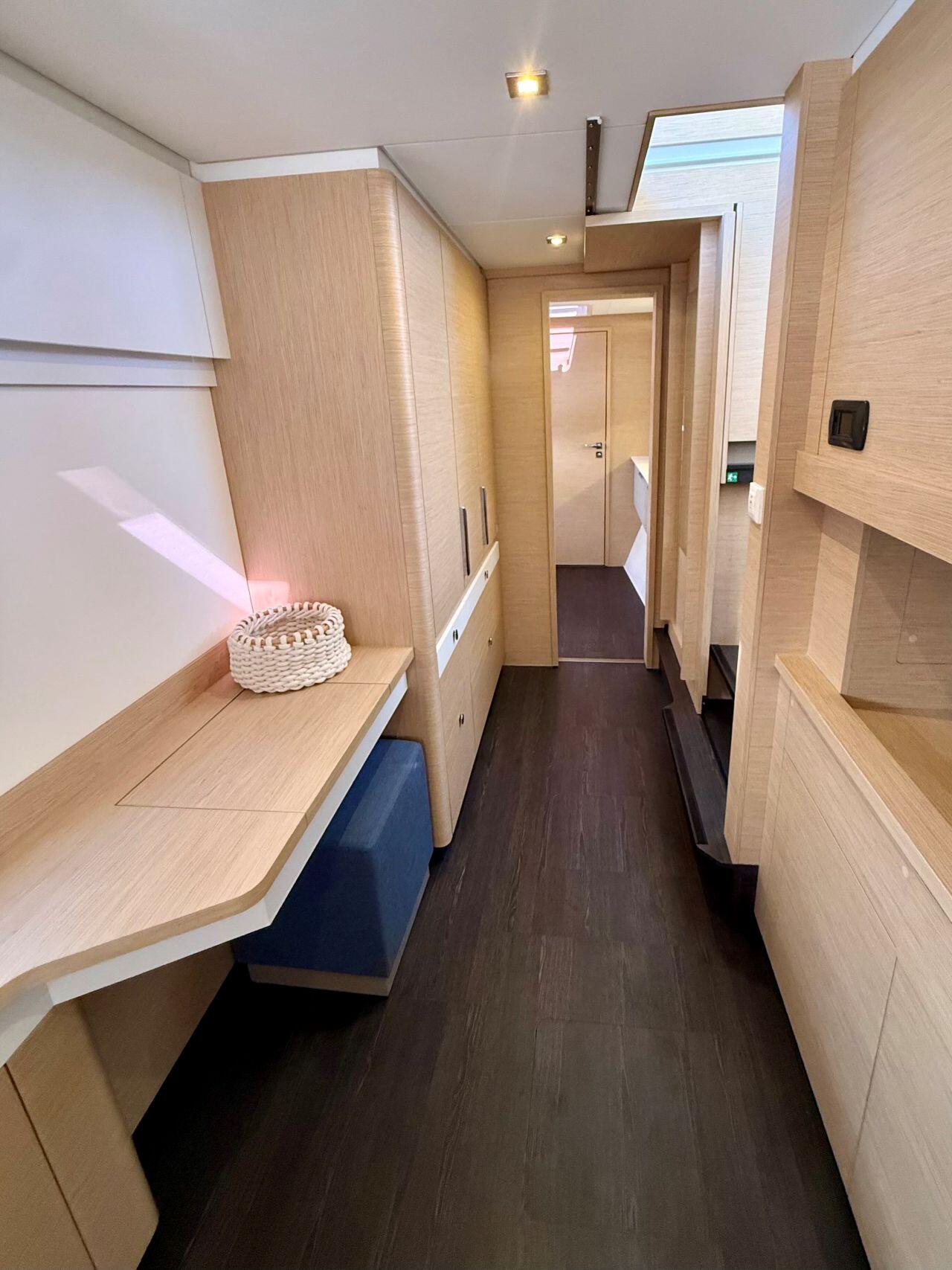 Fountaine Pajot FP 44 Maestro Raven