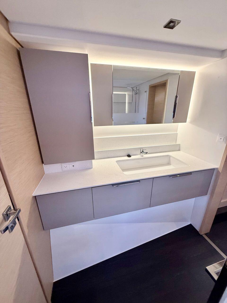 Fountaine Pajot FP 44 Maestro Raven