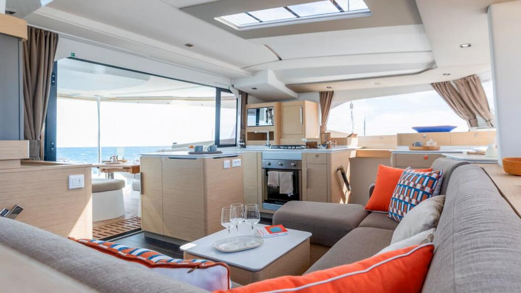 Fountaine Pajot FP 44 Quatuor NEWTON'S CRADLE