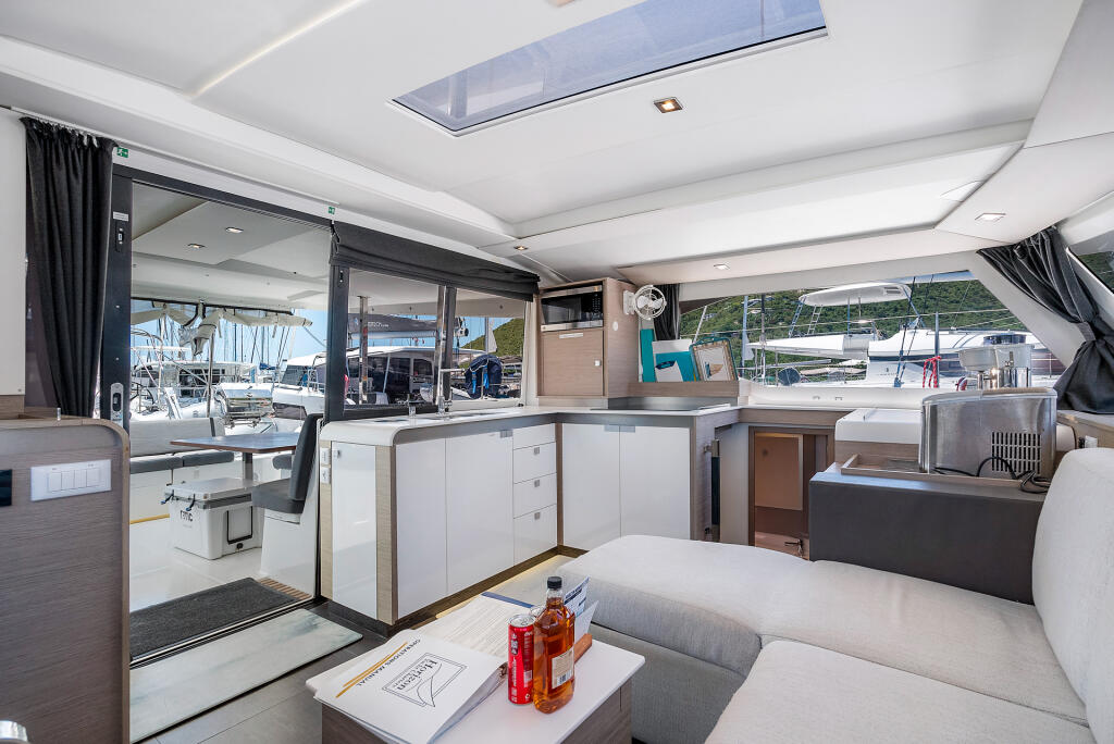 Fountaine Pajot Isla 40 Pizza My Heart