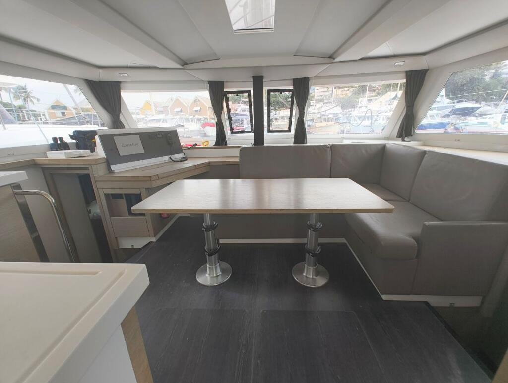 Fountaine Pajot Lucia 40 HAPPY HOUR 