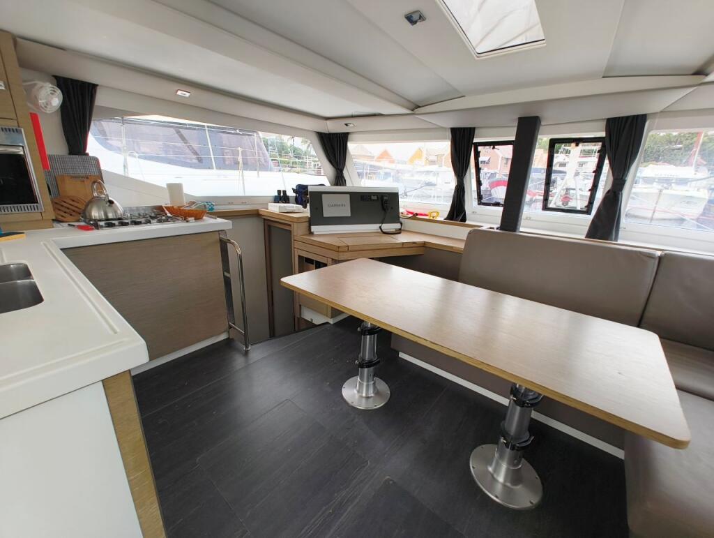 Fountaine Pajot Lucia 40 HAPPY HOUR 