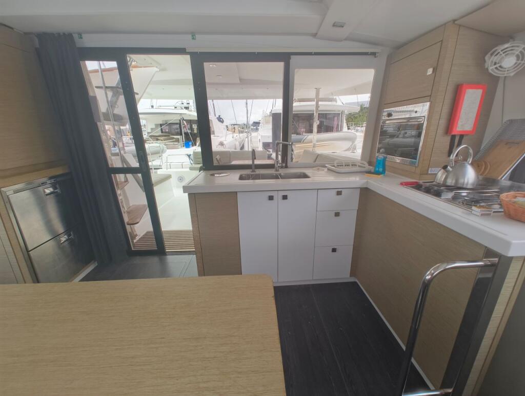 Fountaine Pajot Lucia 40 HAPPY HOUR 