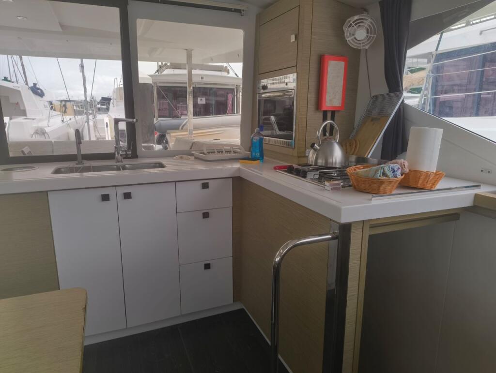 Fountaine Pajot Lucia 40 HAPPY HOUR 