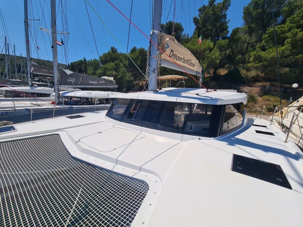 Fountaine Pajot Lucia 40 AKIALOA