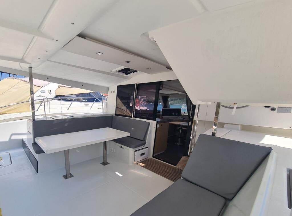 Fountaine Pajot Lucia 40 AKIALOA