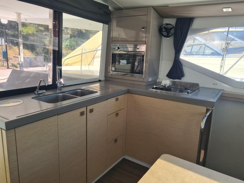 Fountaine Pajot Lucia 40 AKIALOA