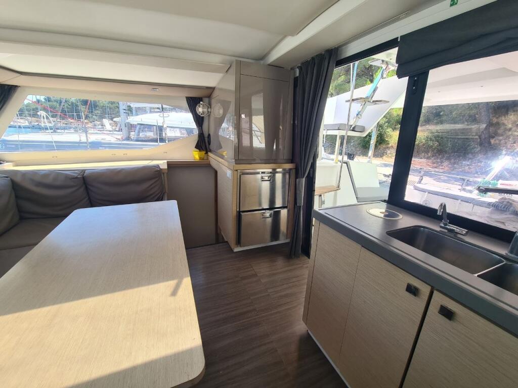 Fountaine Pajot Lucia 40 AKIALOA