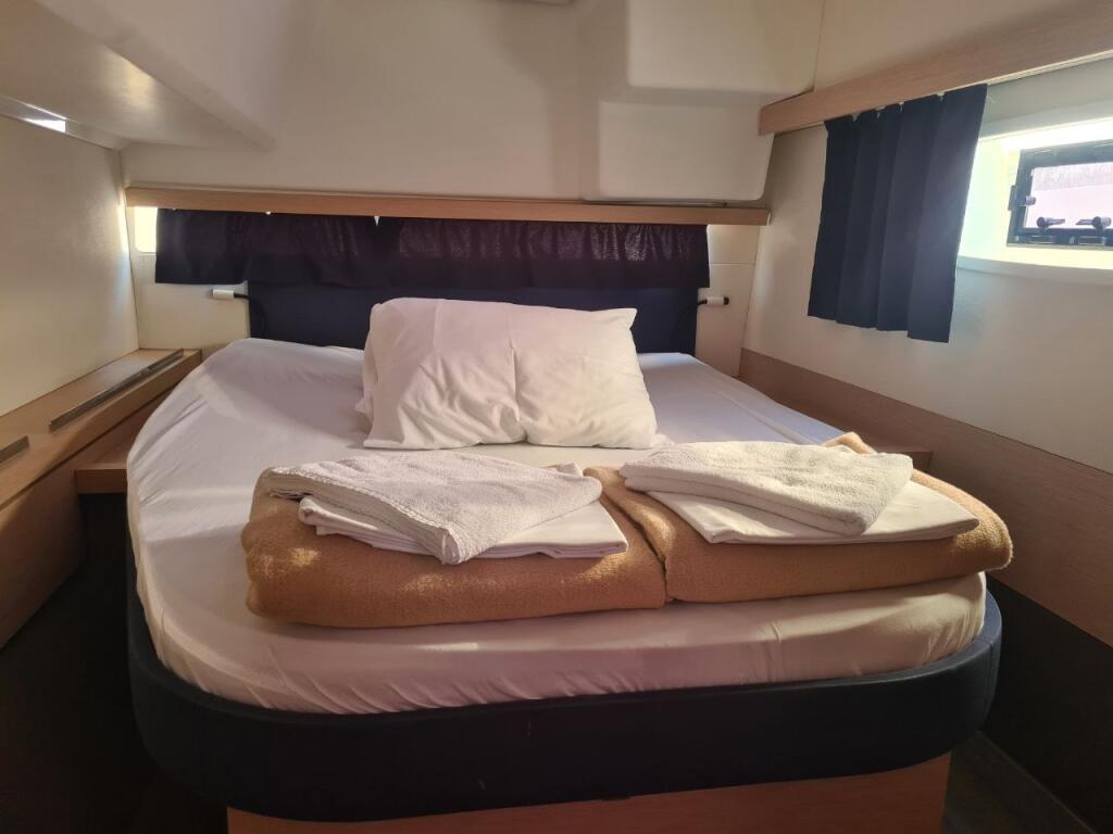 Fountaine Pajot Lucia 40 AKIALOA
