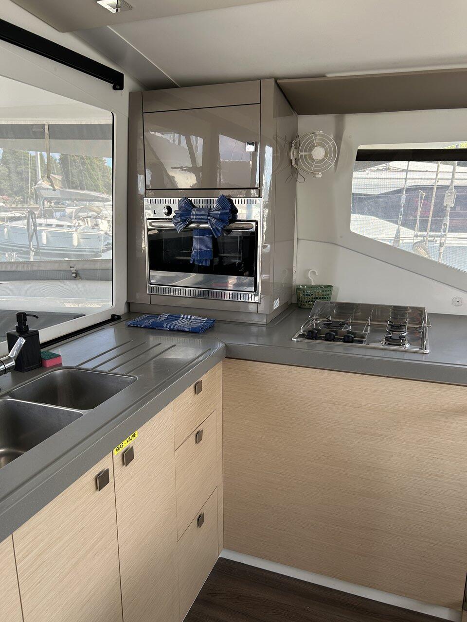 Fountaine Pajot Lucia 40 Go Earth I