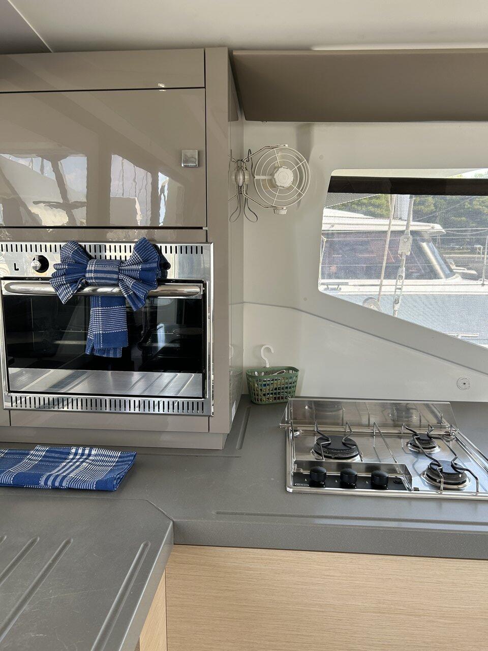 Fountaine Pajot Lucia 40 Go Earth I