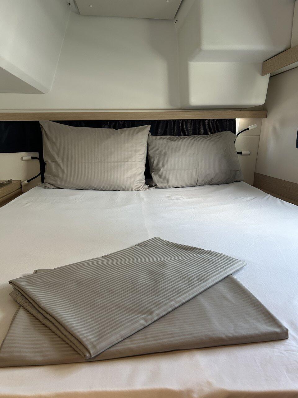 Fountaine Pajot Lucia 40 Go Earth I