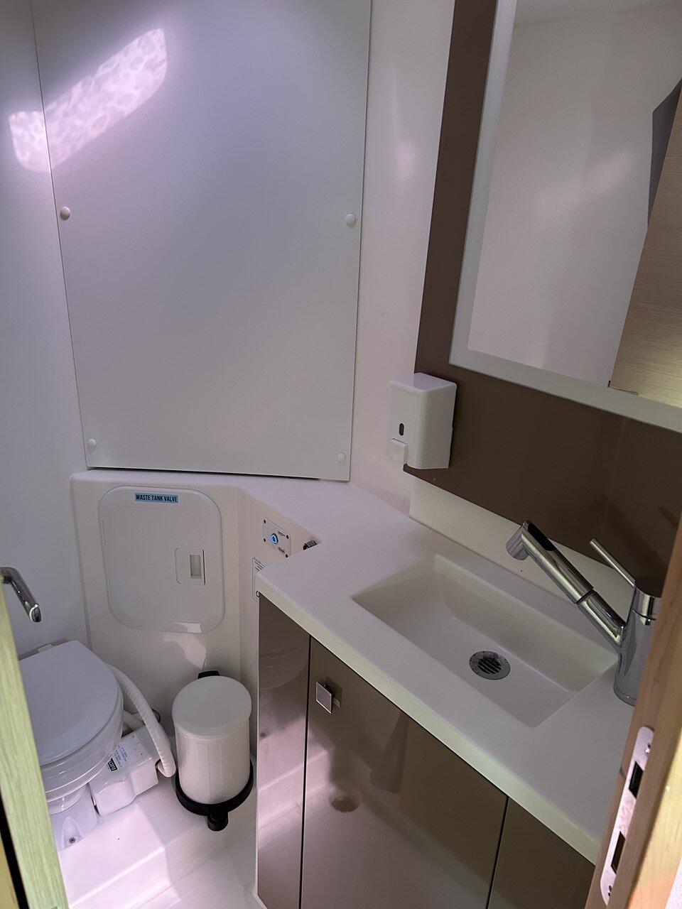 Fountaine Pajot Lucia 40 Go Earth I
