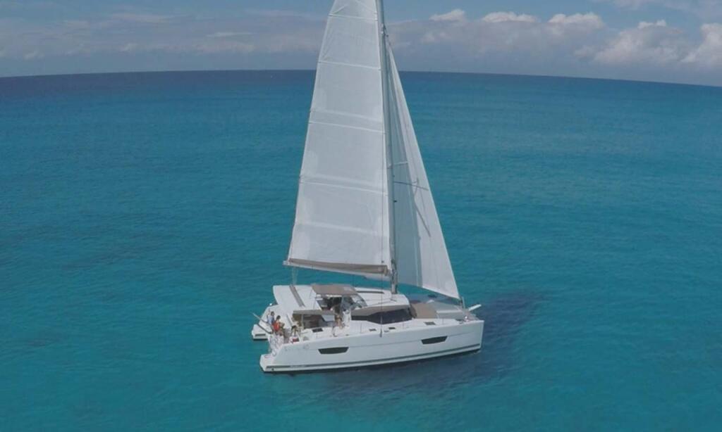 Fountaine Pajot Lucia 40 Luna Rossa II