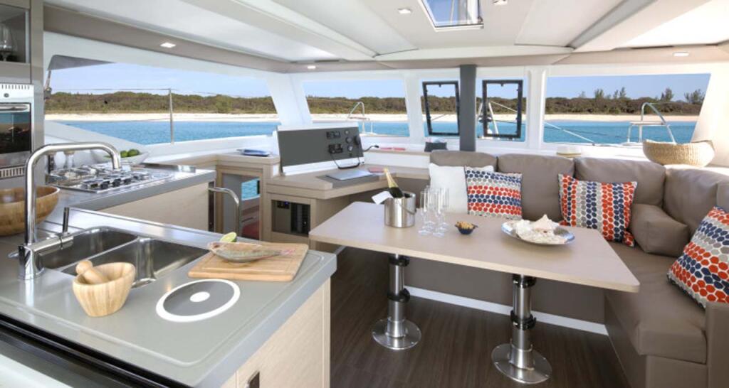 Fountaine Pajot Lucia 40 Luna Rossa II
