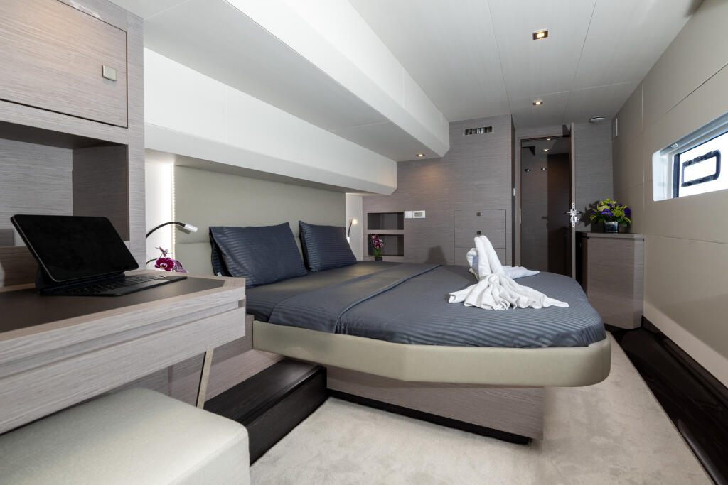 Fountaine Pajot MY6 Emy 6