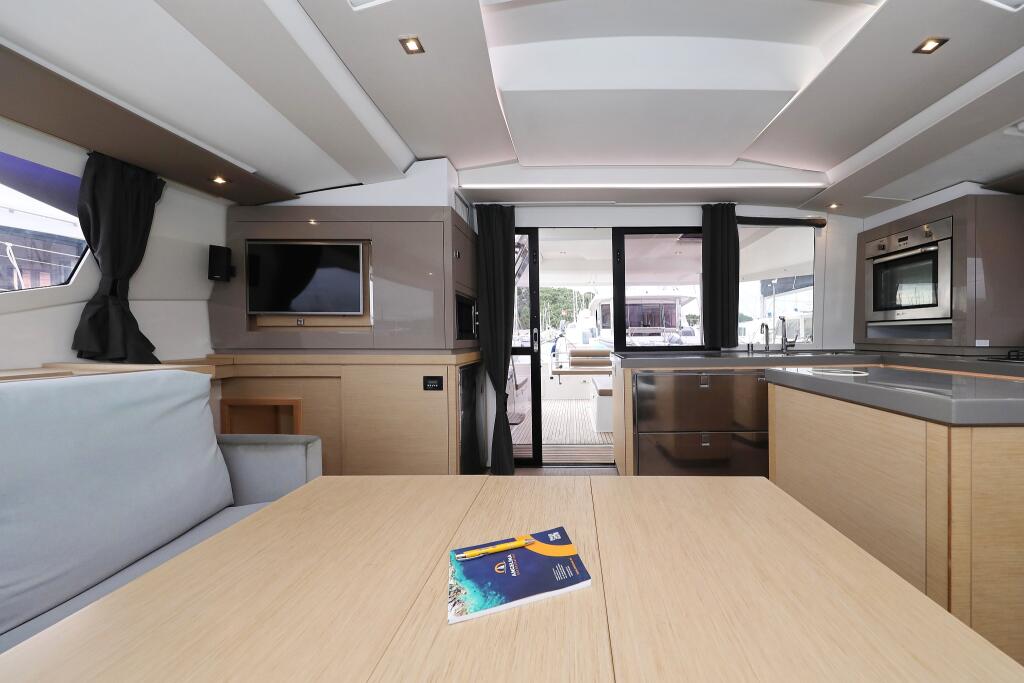 Fountaine Pajot Saona 47 Quintet Martin V