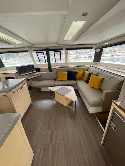 Fountaine Pajot Saona 47 Quintet Red Rose