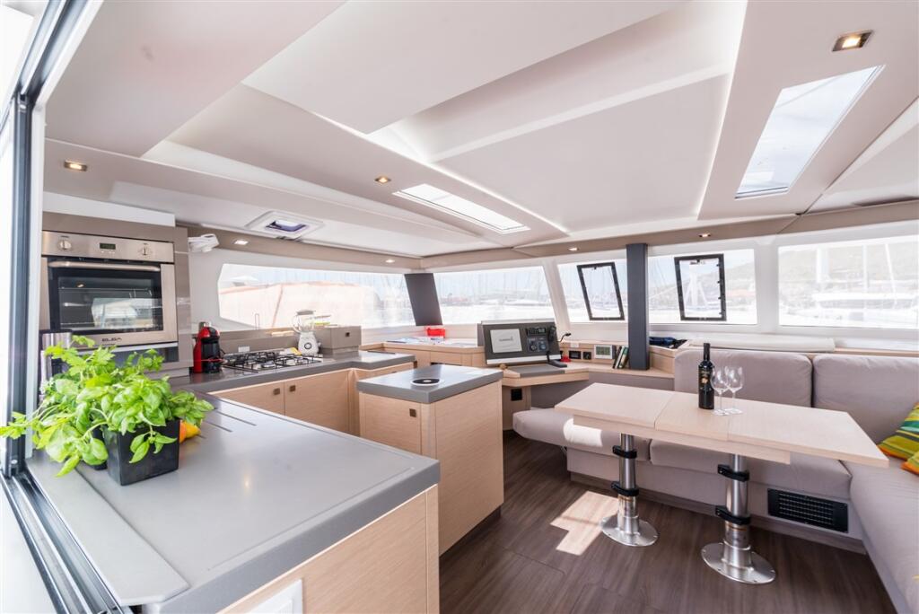 Fountaine Pajot Saona 47 Quintet Sunny Wave
