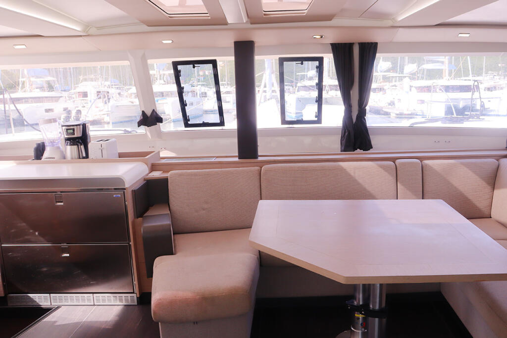 Fountaine Pajot Tanna 47 No Shoes_X