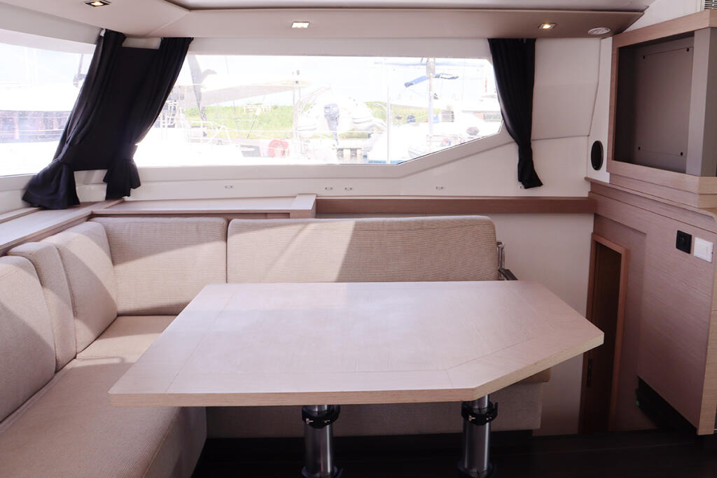Fountaine Pajot Tanna 47 No Shoes_X