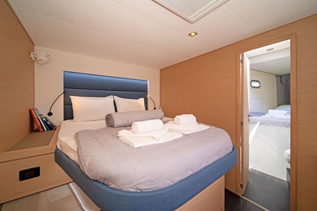 Fountaine Pajot Tanna 47 First Life