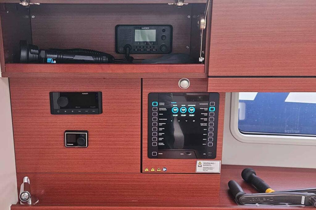 Hanse 458 Apple
