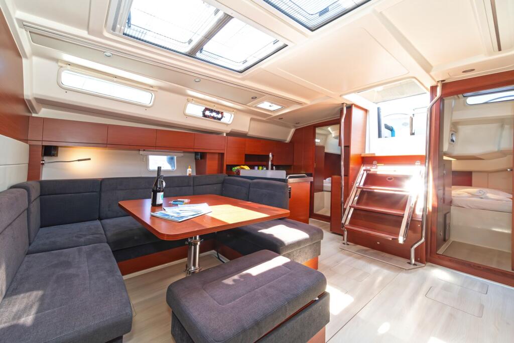 Hanse 458 Kiveli