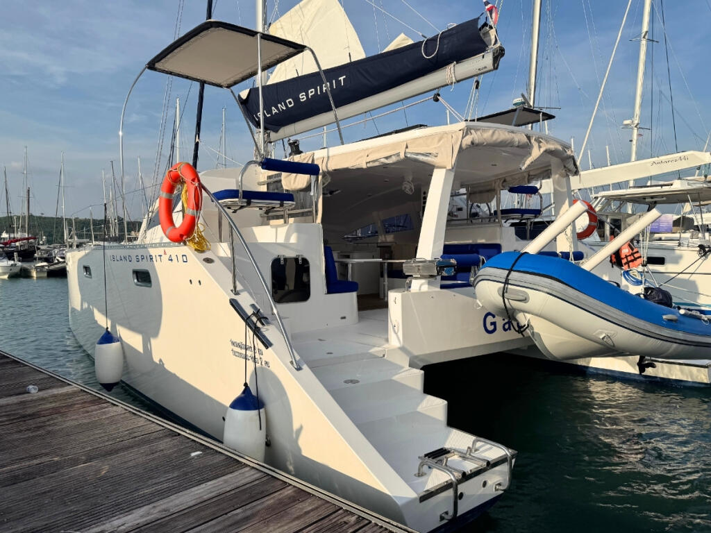 Island Spirit 410 Gauthai