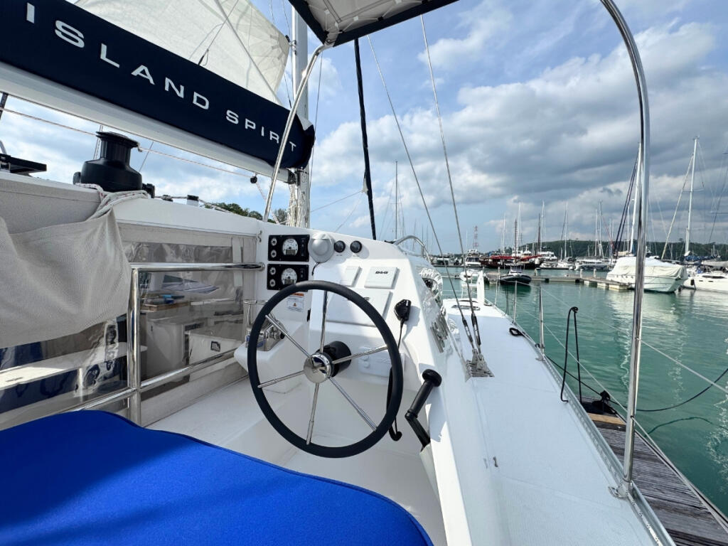 Island Spirit 410 Gauthai